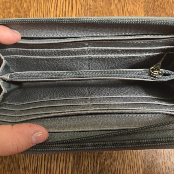 Matt & Nat Gray vegan leather wallet - Picture 3 of 4